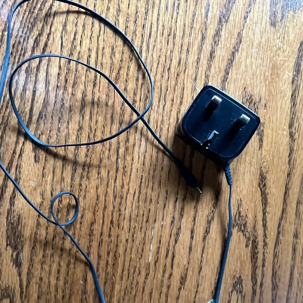 Nokia AC-3X Foreign Travel Cell Phone Charger INPUT: 100-240V AC OUTPUT: 5V DC